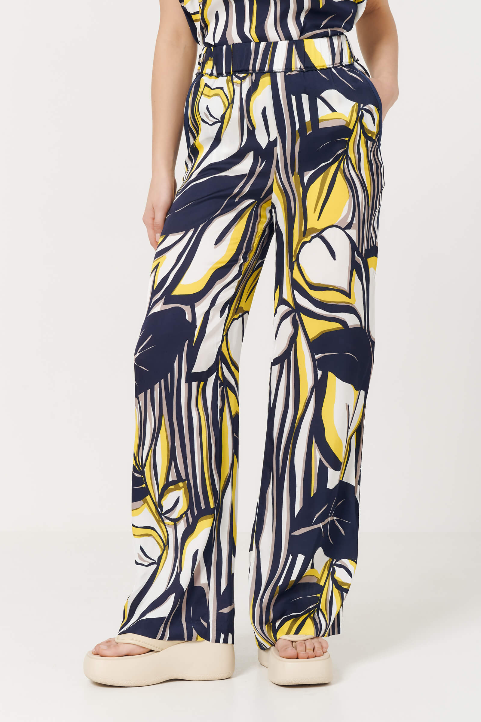 Брюки с абстрактным принтом Цвет Мультиколор