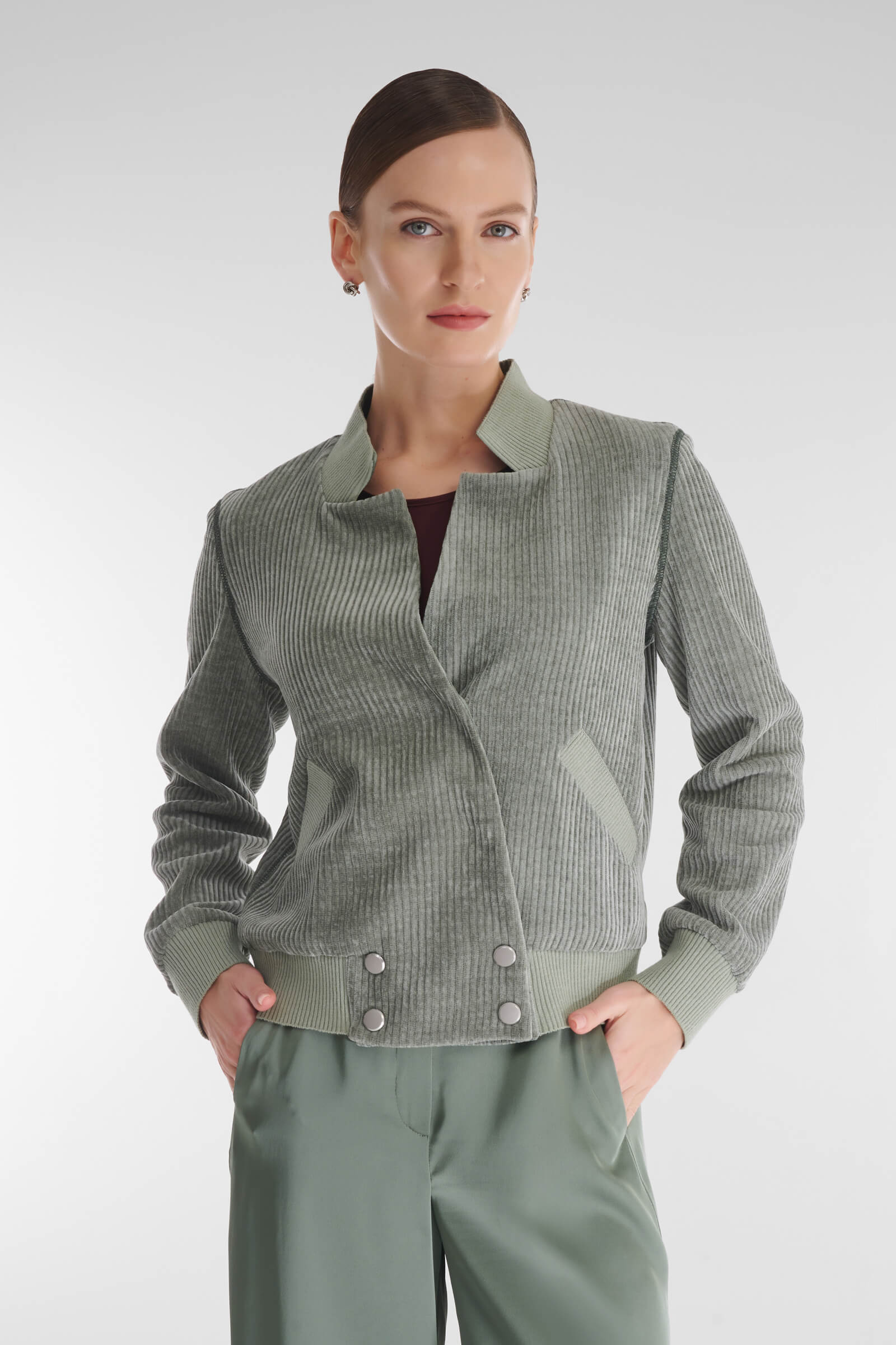 Бомбер из мягкого вельвета Цвет Зеленый