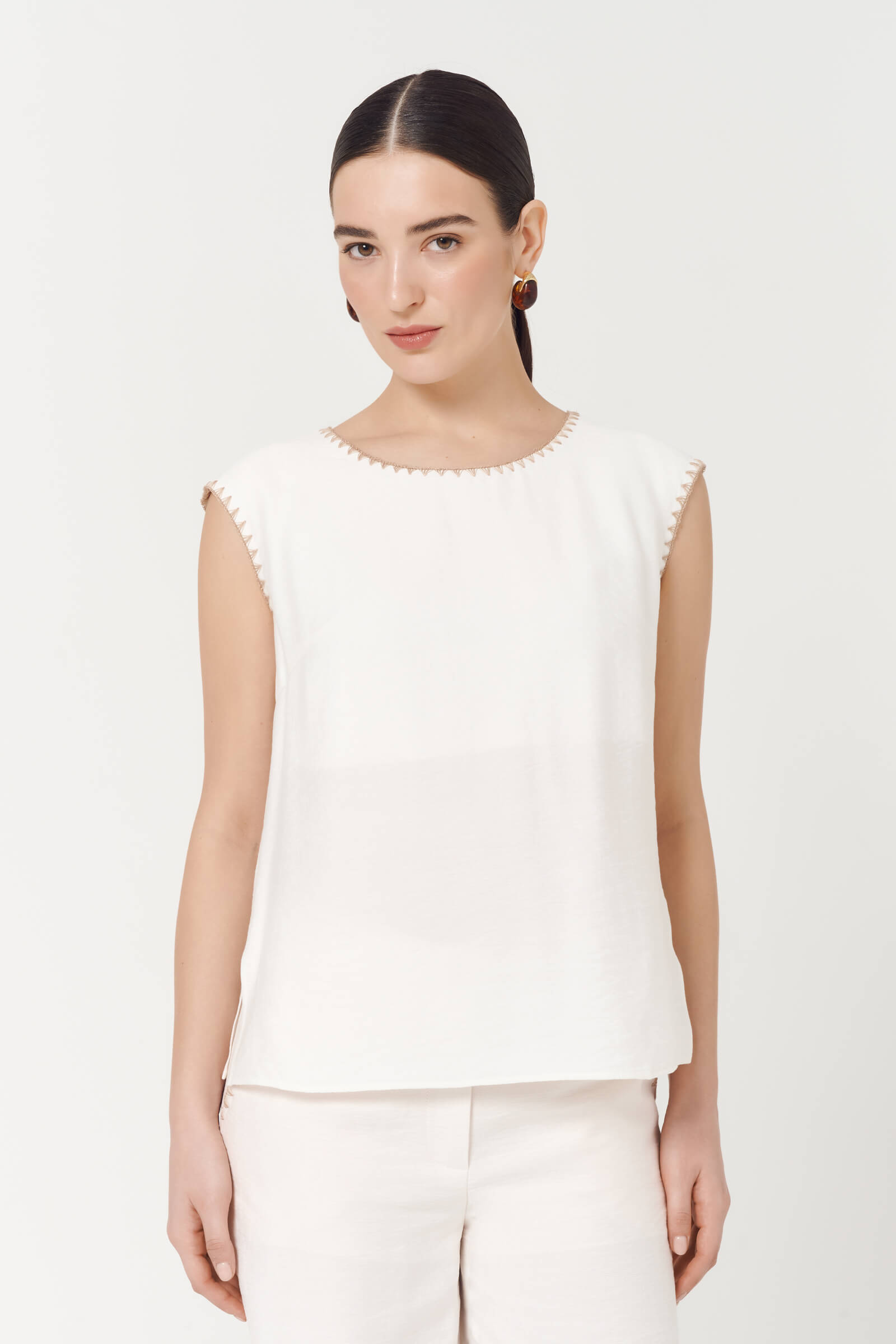 Топ с отделкой петельного шва Цвет Белый