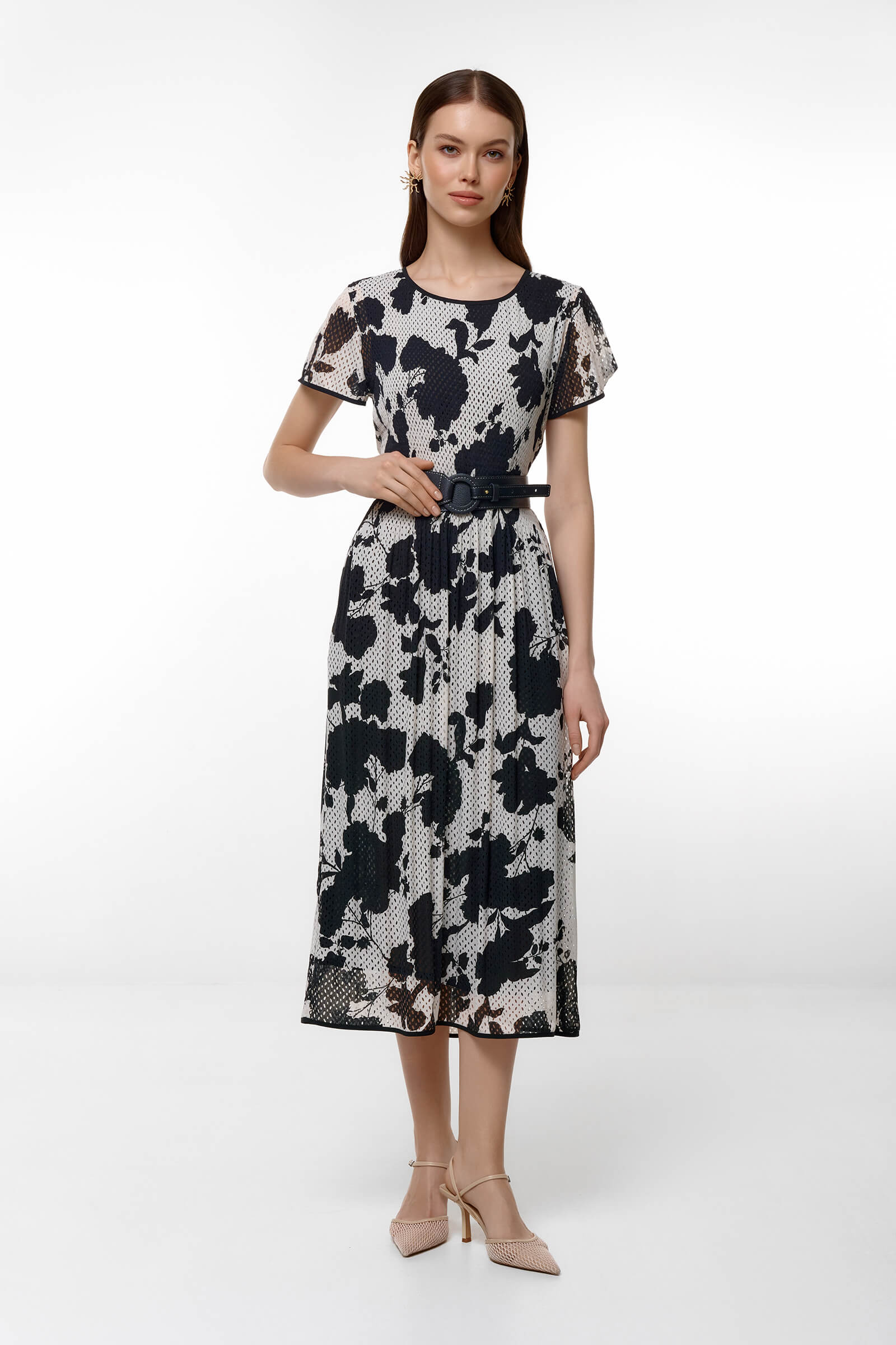 Платье с цветочным принтом и ремнем Цвет Черно-белый