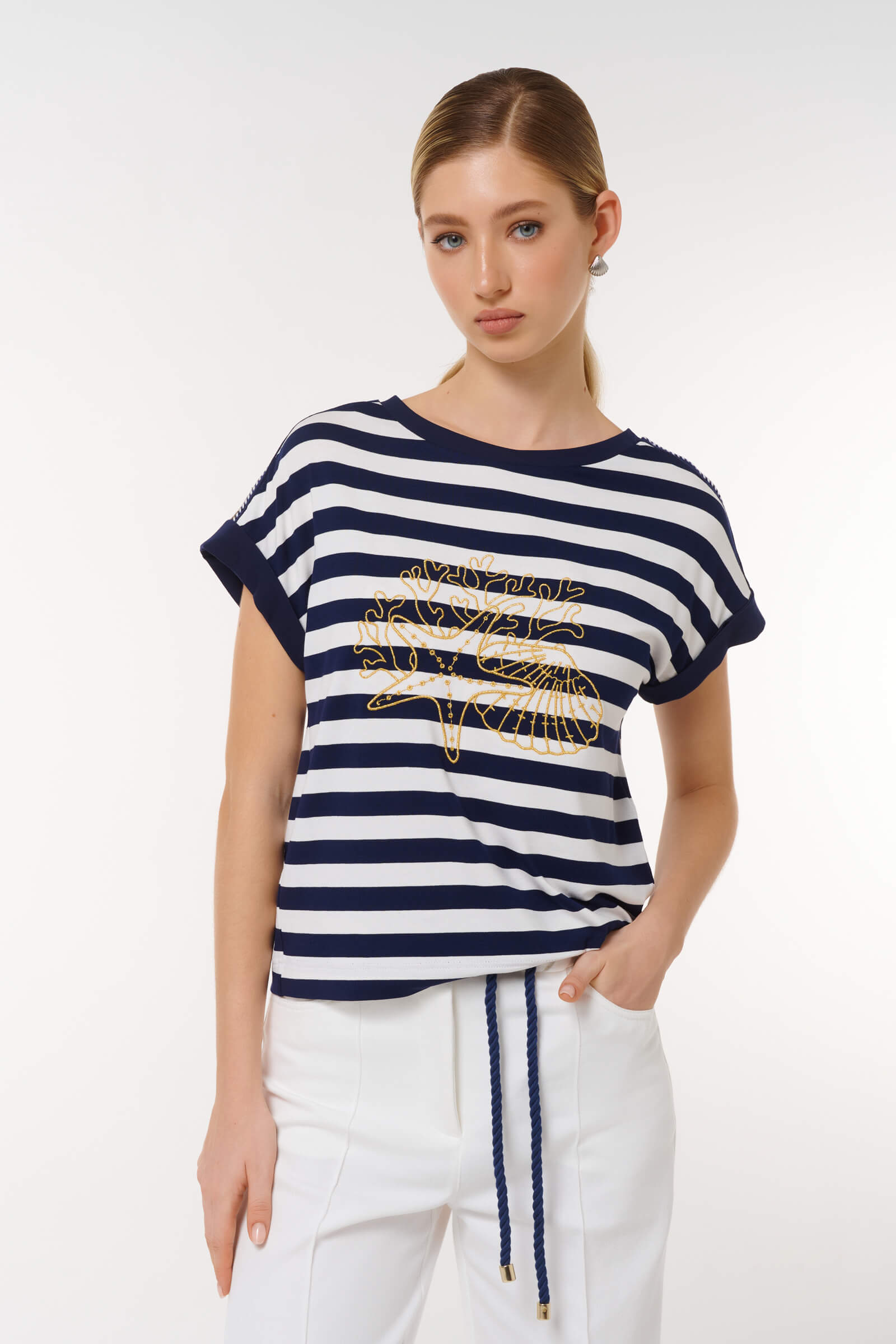 Футболка с вышивкой Цвет Мультиколор