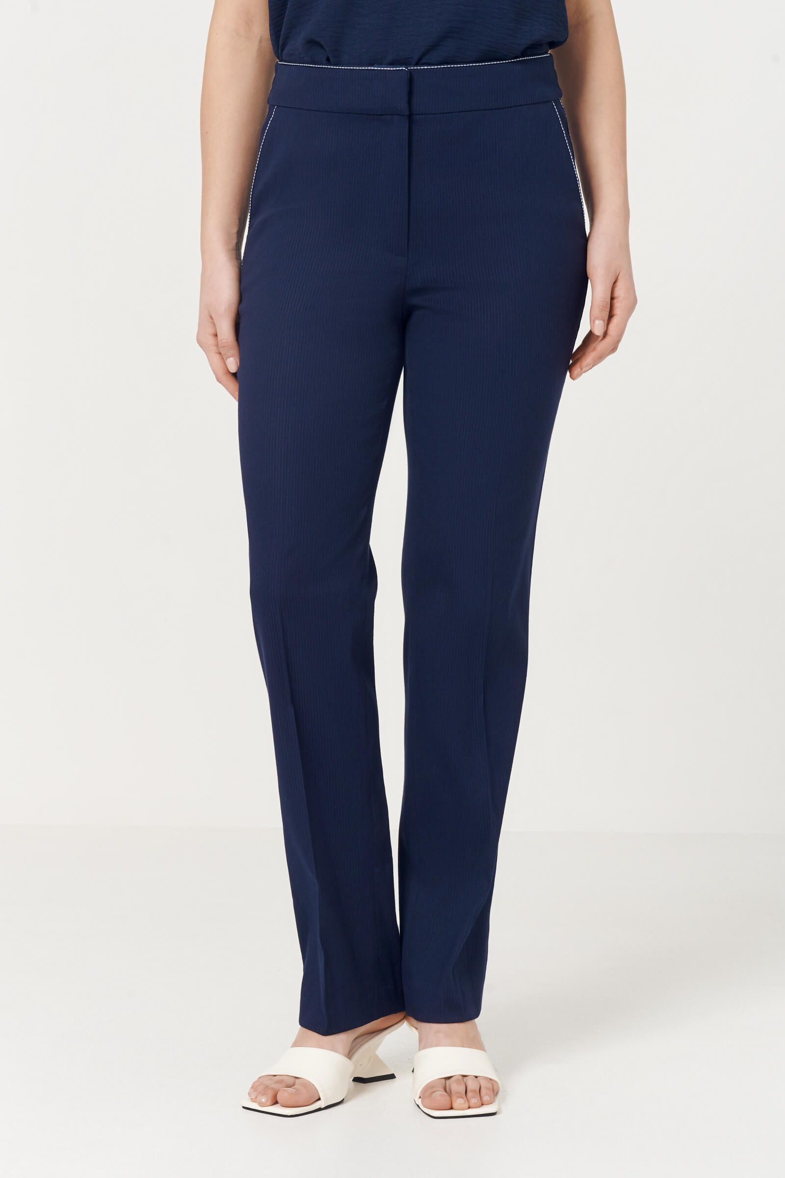 Брюки зауженные со стрелками Цвет Синий