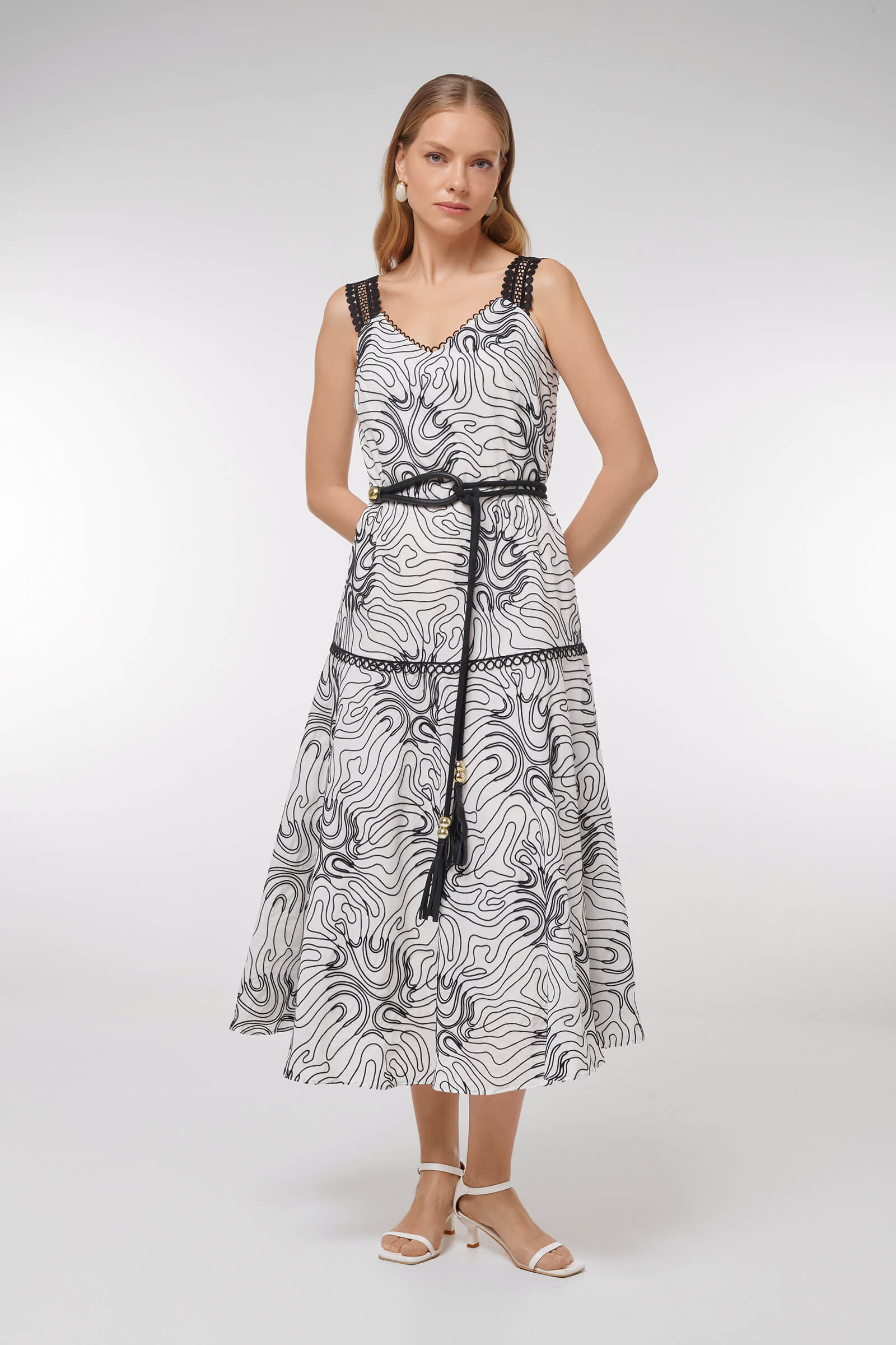 Платье миди с вышивкой Цвет Черно-белый