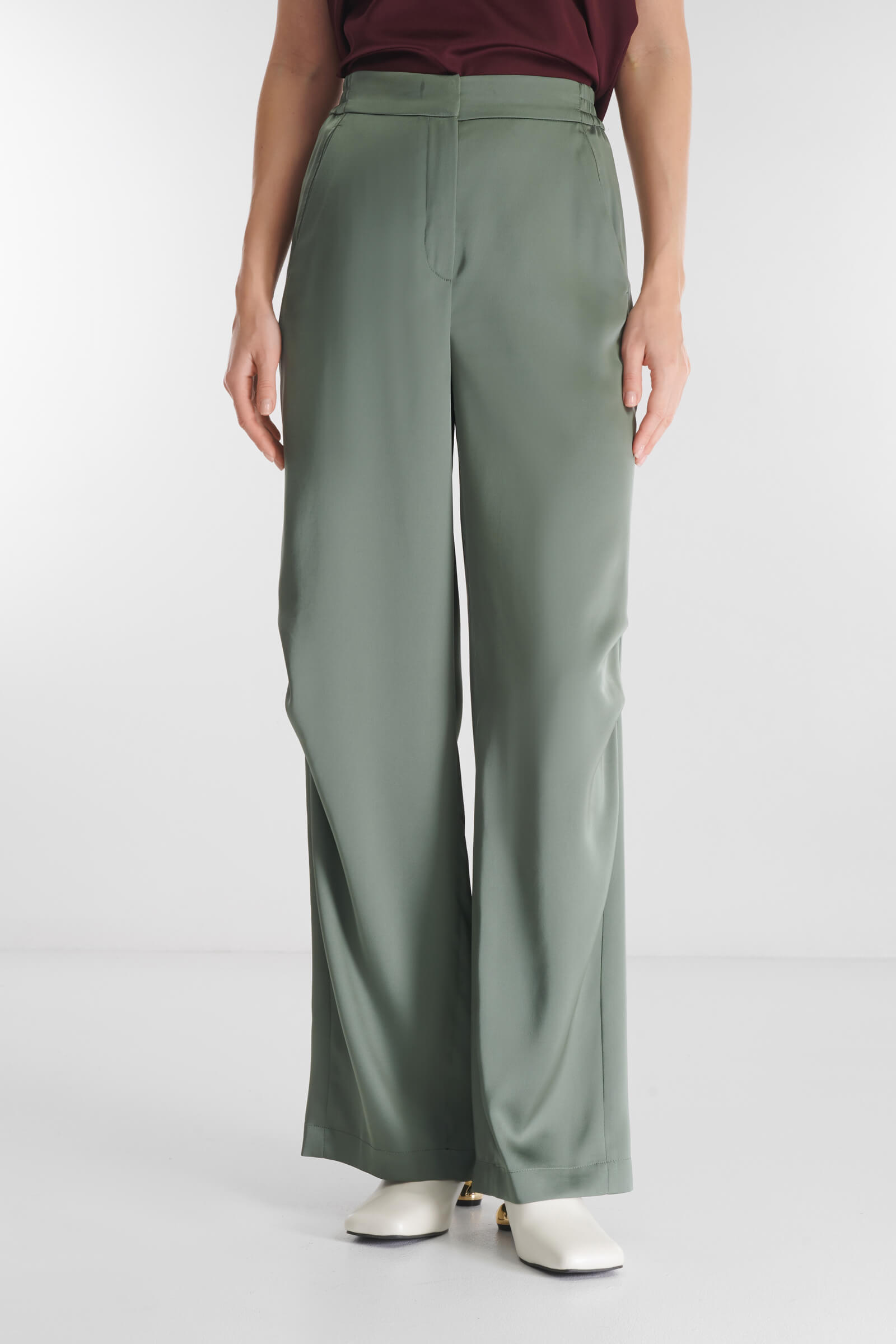 Атласные брюки с декоративными защипами Цвет Оливковый