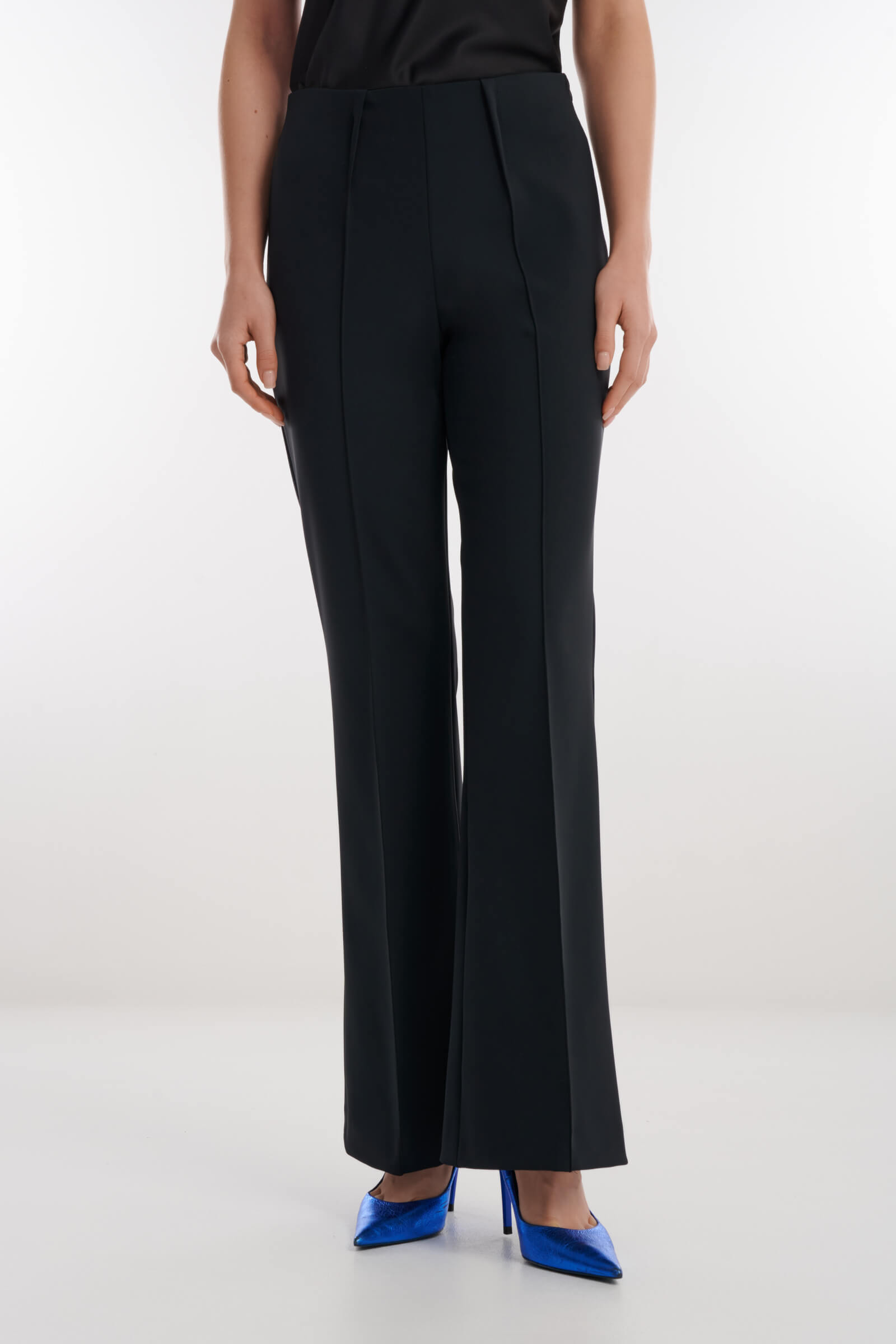 Брюки прямого кроя со стрелками Цвет Черный