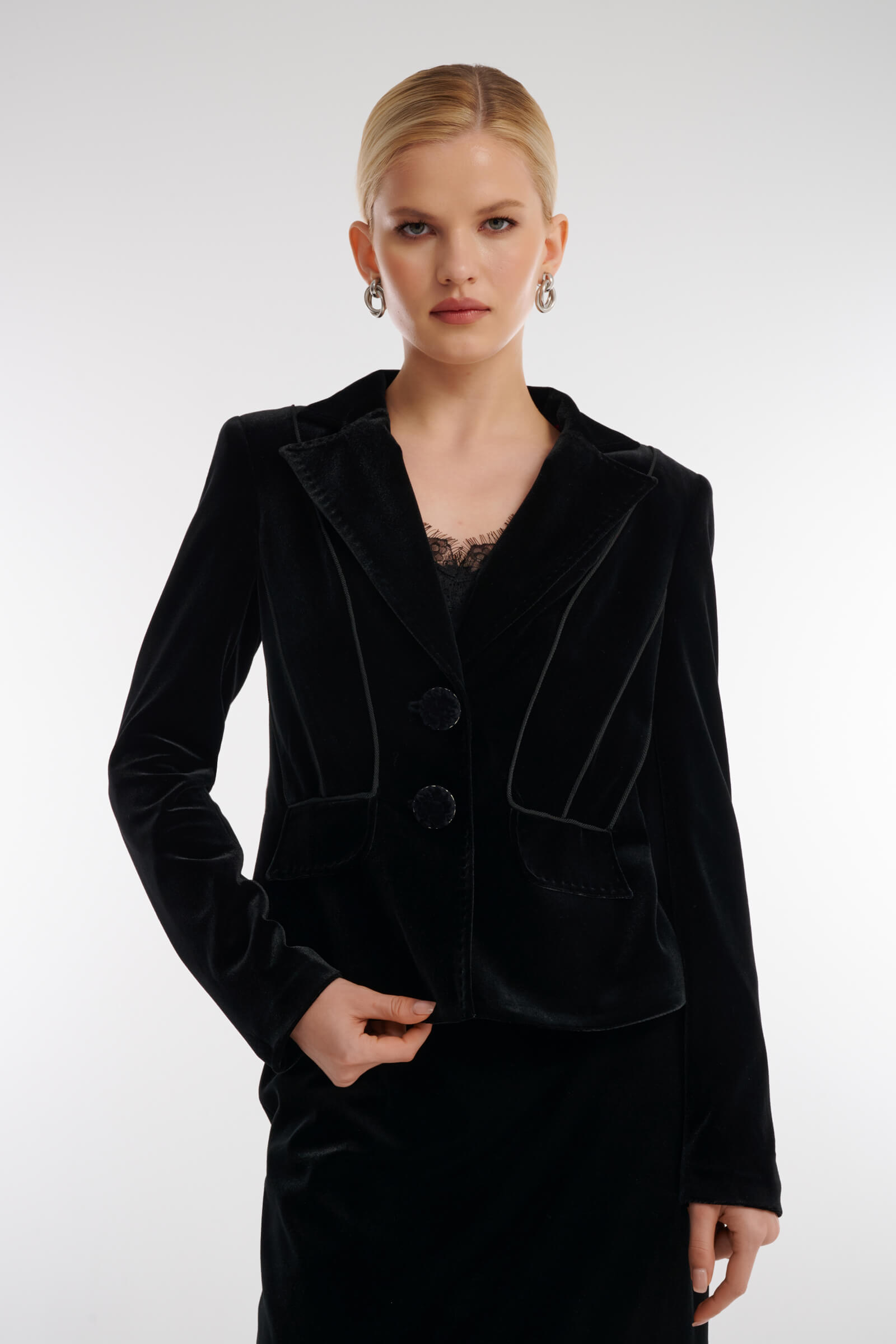Бархатный жакет с английским воротником Цвет Черный