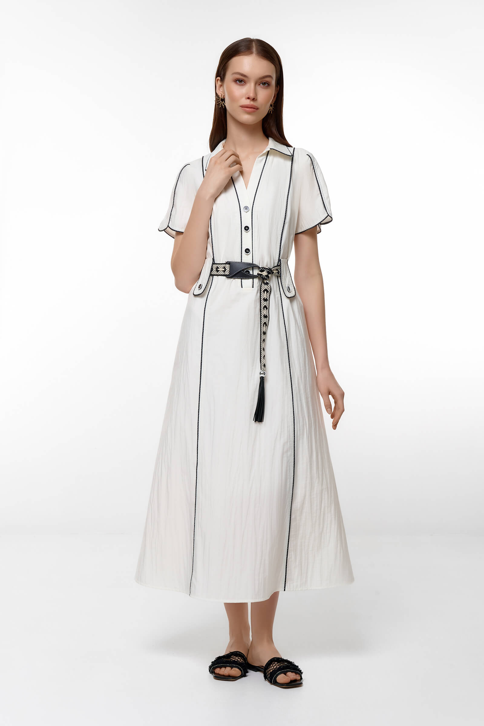 Платье с контрастной окантовкой на поясе Цвет Белый