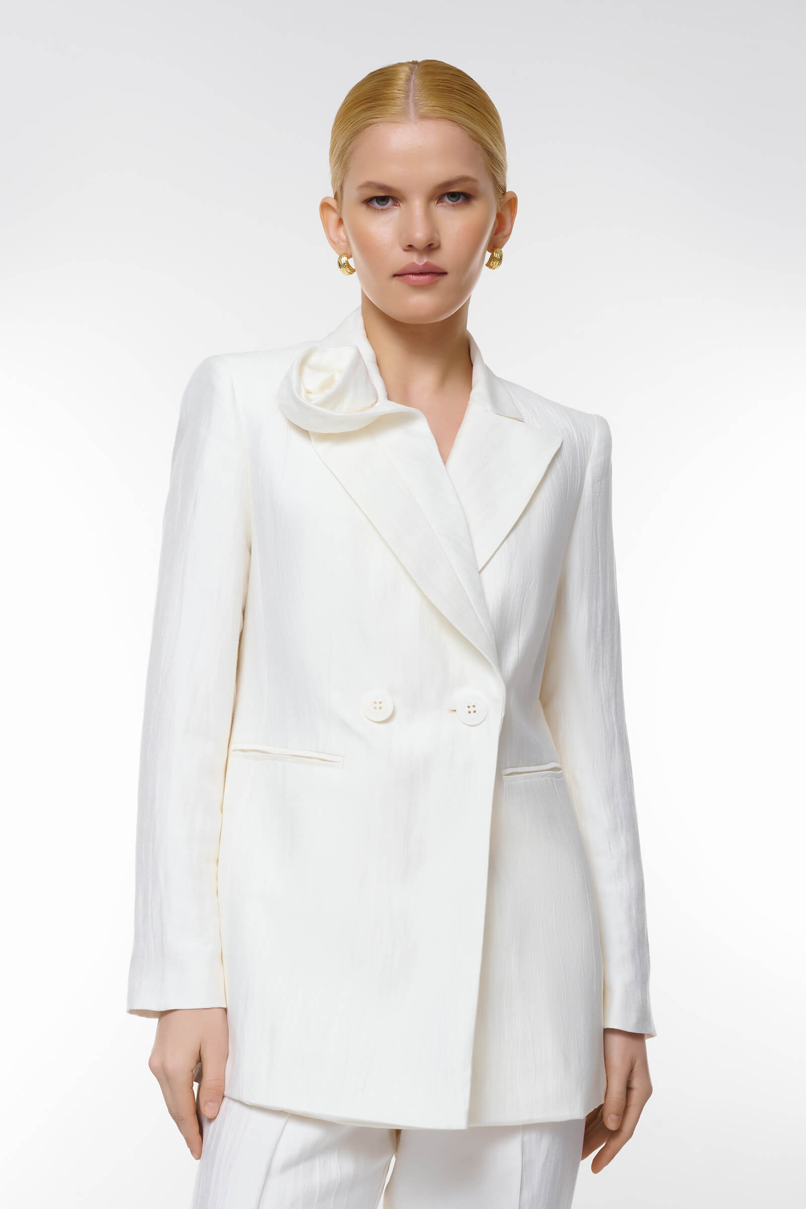 Пиджак с объемным декором Цвет Кремовый