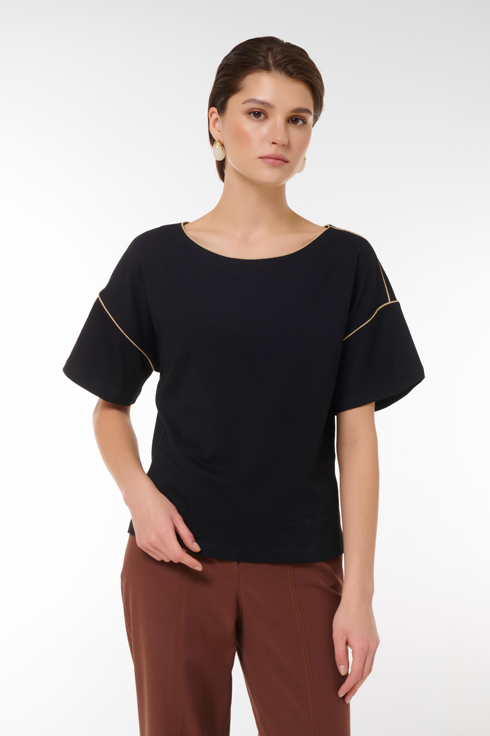 Джемпер с контрастной окантовкой Цвет Черный