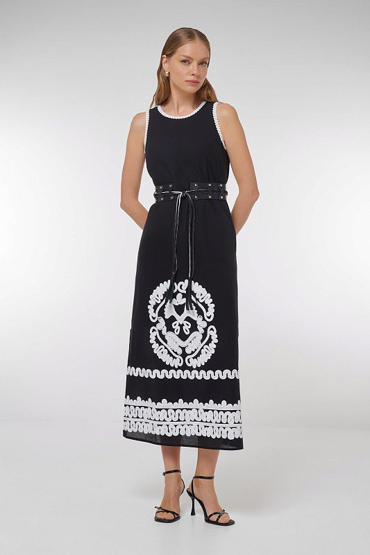 Платье с вышивкой Цвет Черный